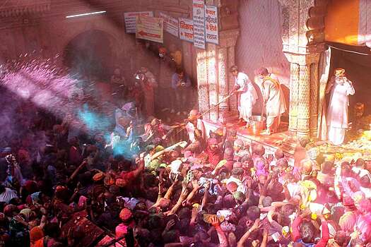 В Индии начали отмечать праздник Холи