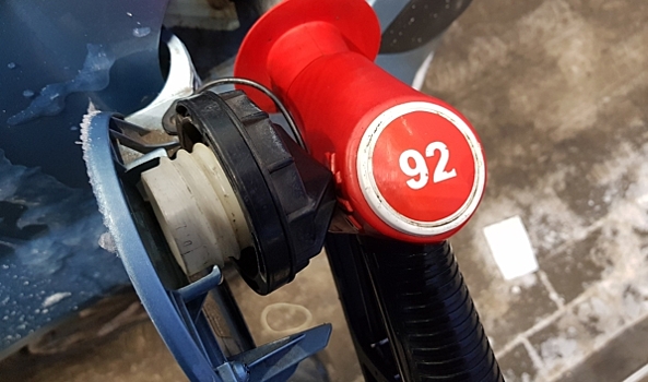 Воронежские гаишники помогли водителю ZAZ Chance, у которого посреди трассы закончился бензин