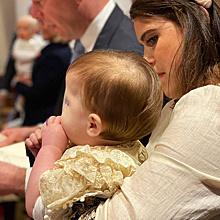 Принцесса Евгения поделилась фотографией с крещения своего сына