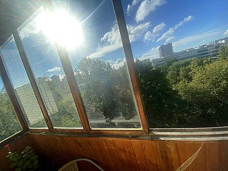 Россиян предупредили о наказании за самовольное остекление балкона