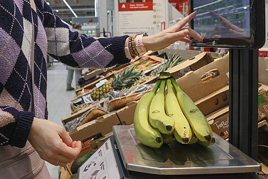 Названы сроки снижения цен на бананы в России