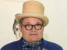 Именинник Александр Васильев получил поздравления от Лолиты и Анны Нетребко