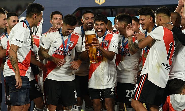 Фанаты «Ривер Плейта» массово отметили победу клуба в чемпионате Аргентины