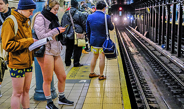 В метро прокатились без штанов