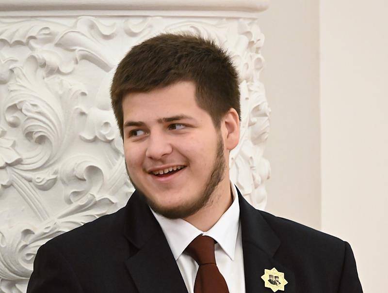 Адам Кадыров появился на публике без наград и с пистолетом