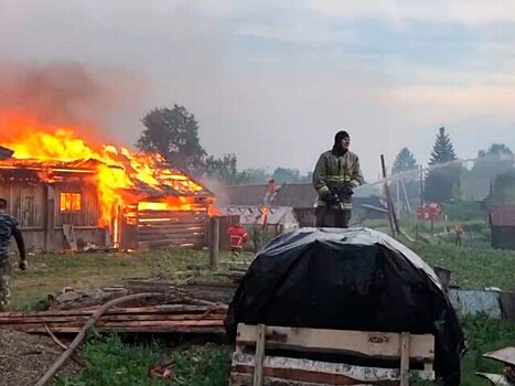 СК возбудил дело после гибели человека при пожаре в свердловской Шайдурихе