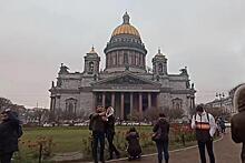 «Глас народа. Петербург»: как горожане относятся к уголовному делу за фото в стрингах у собора