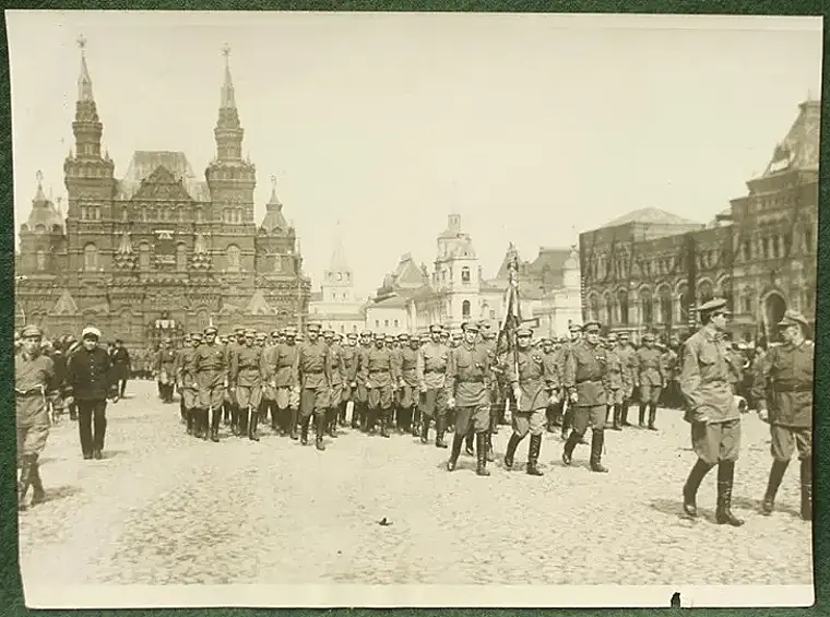Парад на Красной площади в Моcкве. Первомайский парад 1930 года.