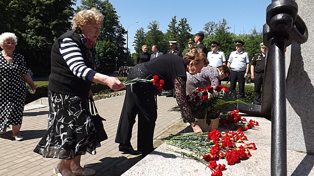 В Кронштадте отметили День памяти и скорби