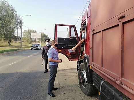 Более 60 административных материалов составили автоинспекторы на водителей грузовиков