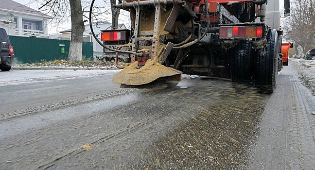 Как в разных странах защищают дороги от гололеда
