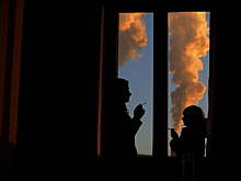 Эксперт по ЖКХ Бондарь предложил жаловаться на балконных курильщиков в УК