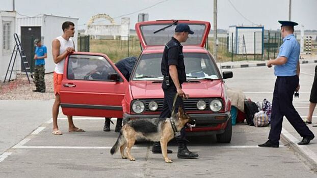 Более 180 кг небезопасных товаров обнаружено у граждан Украины на границе с Крымом