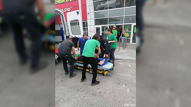 Посетители российского ТЦ стали падать в обморок один за одним. Всему виной неизвестный газ