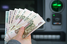 «Чтобы купить пресловутую гречку». Россияне в марте сняли в банкоматах 1 трлн рублей