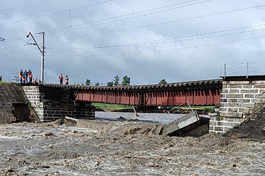 Появилось видео с места обрушения моста на Транссибирской магистрали