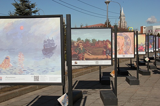 На территории школы 1409 в САО открылась выставка «Сказки в стиле великих художников»