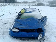 Иномарка съехала в кювет на вологодской дороге: погибла девушка