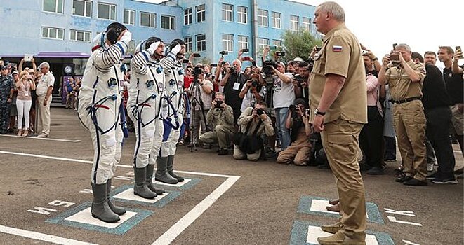 Ракета "Союз-ФГ" с пилотируемым кораблем "Союз МС-13" стартовала с Байконура