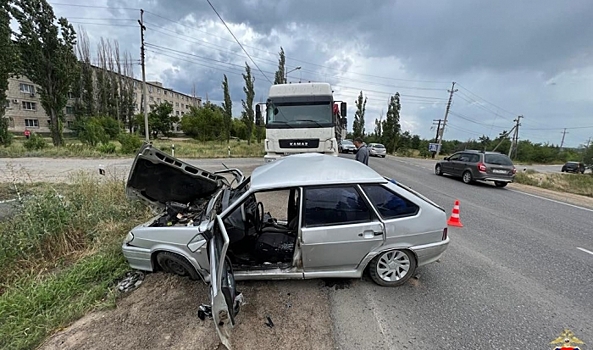В ДТП с КамАЗом под Волгоградом погибла 50-летняя пассажирка ВАЗа