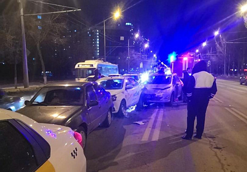 В Самаре столкнулись четыре автомобиля на Московском шоссе