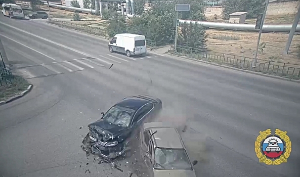 Малолетняя девочка пострадала при столкновении легковушек под Волгоградом