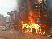 В Подосиновском районе во время движения загорелся грузовик, груженый пиломатериалами