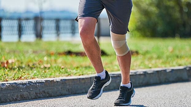 Бег на месте и другие упражнения, которые быстро уберут жир на животе в 40+ лет