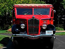 За 84-летний автобус White Model 706 на аукционе Mecum заплатили 100 миллионов рублей