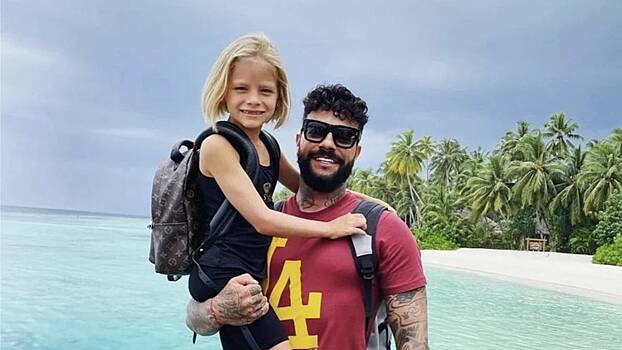 «Не по себе»: Алиса Юнусова заявила, что ее обижает обращение «дочь Тимати»