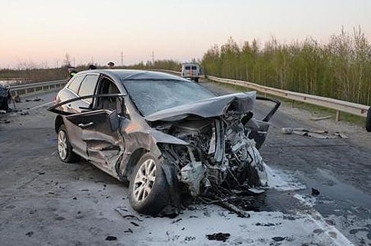 В тройном ДТП на югорской трассе погиб человек