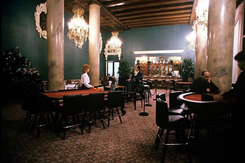 Один из залов казино «Москва» в гостинице «Ленинградской», 1990 год