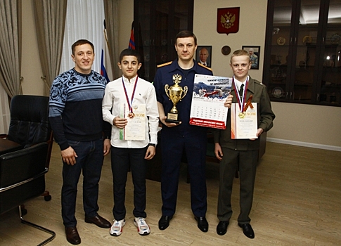 В Волгограде сотрудники местного СК поздравили членов спортивного клуба