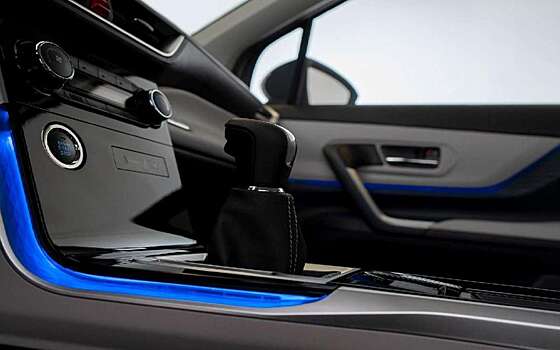 В РФ завезли компактвэны Toyota Veloz от 2,6 млн рублей