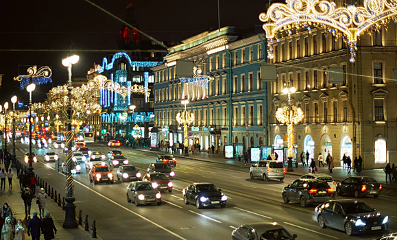 Блогер устроила опасный дрифт в центре Петербурга