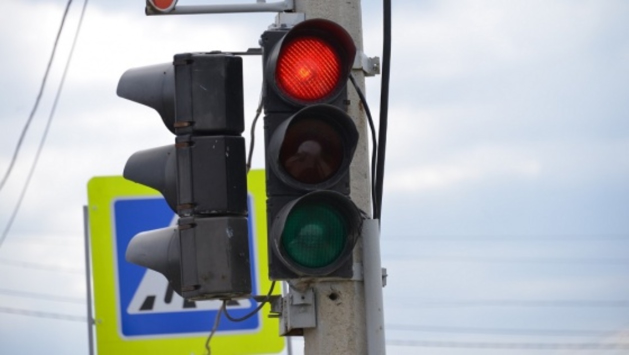 светофор, село толмачёво, улица победы, 1. светофор левом берегу. воронеж димитрова ленинский проспект. светофор левый берег. светофор левый берег.