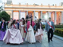 Эксперты подсчитали среднюю стоимость нарядов и аксессуаров на выпускной в РФ