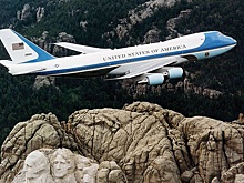 Опубликованы слова диспетчера, спасшие самолет Трампа от столкновения