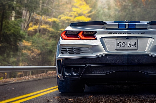 В гибридный Chevrolet Corvette зашили режим бернаута