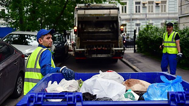 Россиян предупредили о штрафах за мусор в подъезде
