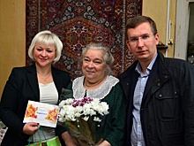 Жителей Мещанского района поздравили с юбилейными датами