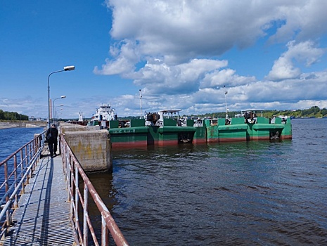 Две баржи столкнулись в канале Городецкого гидроузла