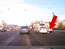 В Воронеже на видео попало, как легковушка сбила перебегавшую дорогу пенсионерку