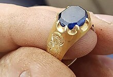 Мужчина нашел в Шервудском лесу старинное кольцо