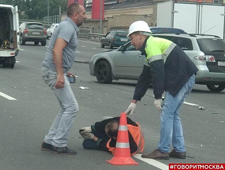 На Ярославском шоссе машина сбила дорожного рабочего