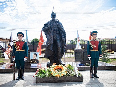 В селе Южный Урал открыли памятник воину-освободителю