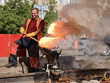 В Краснодаре на улице Мостовой начали укладывать рельсы новой трамвайной линии