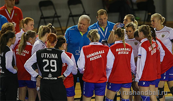 Евгений Трефилов вызвал на сбор перед чемпионатом Европы 18 гандболисток