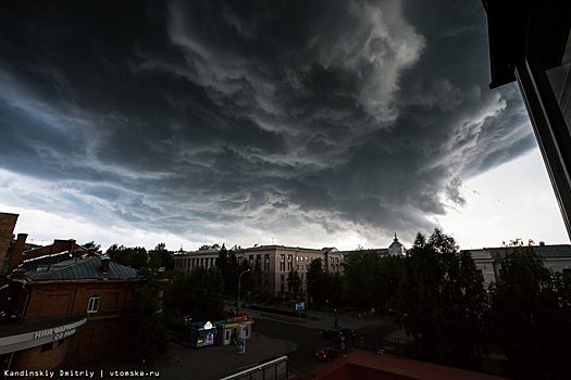 Штормовое предупреждение объявлено в пяти регионах Сибири в связи с ветром и грозами