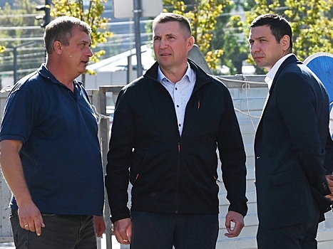 Олег Денисов проконтролировал ход работ по восстановлению дорожного полотна на улице Захарова в Пензе